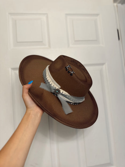 Love me but leave me wild Hat