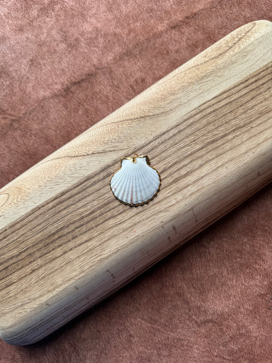 The Gigantic Seashell - Custom Charm Bar