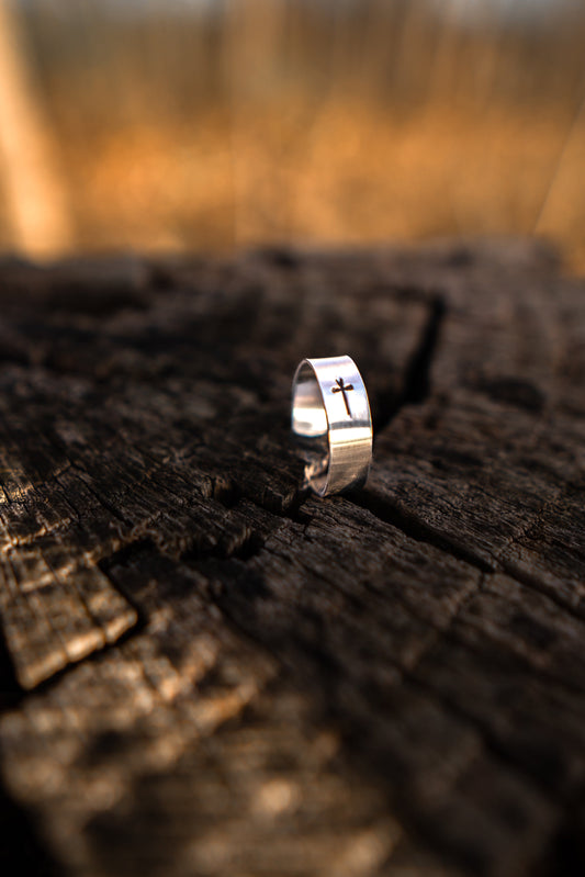 The Simple Cross Ring