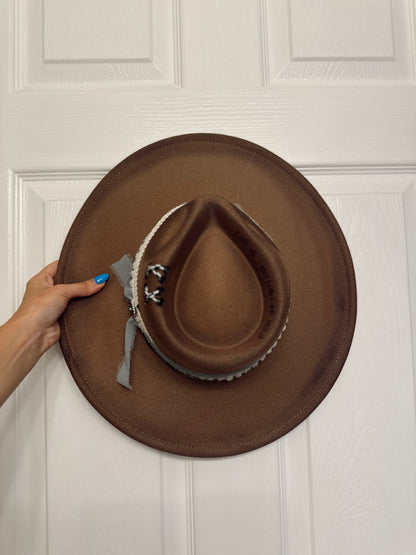 Love me but leave me wild Hat