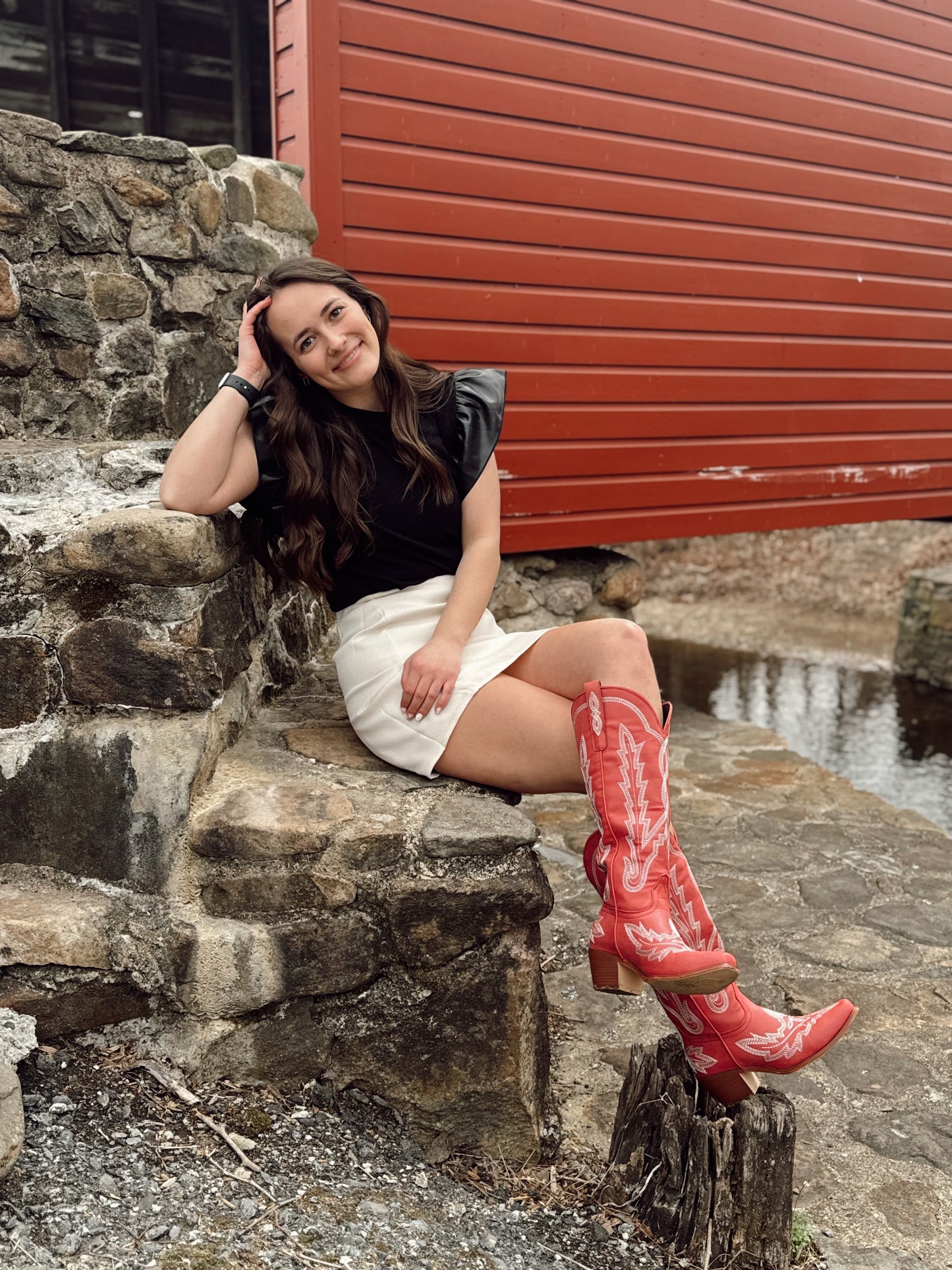 The Baylee Black Leather Sleeve